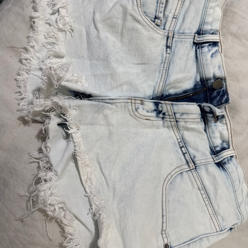 Acid wash frayed short new without tag